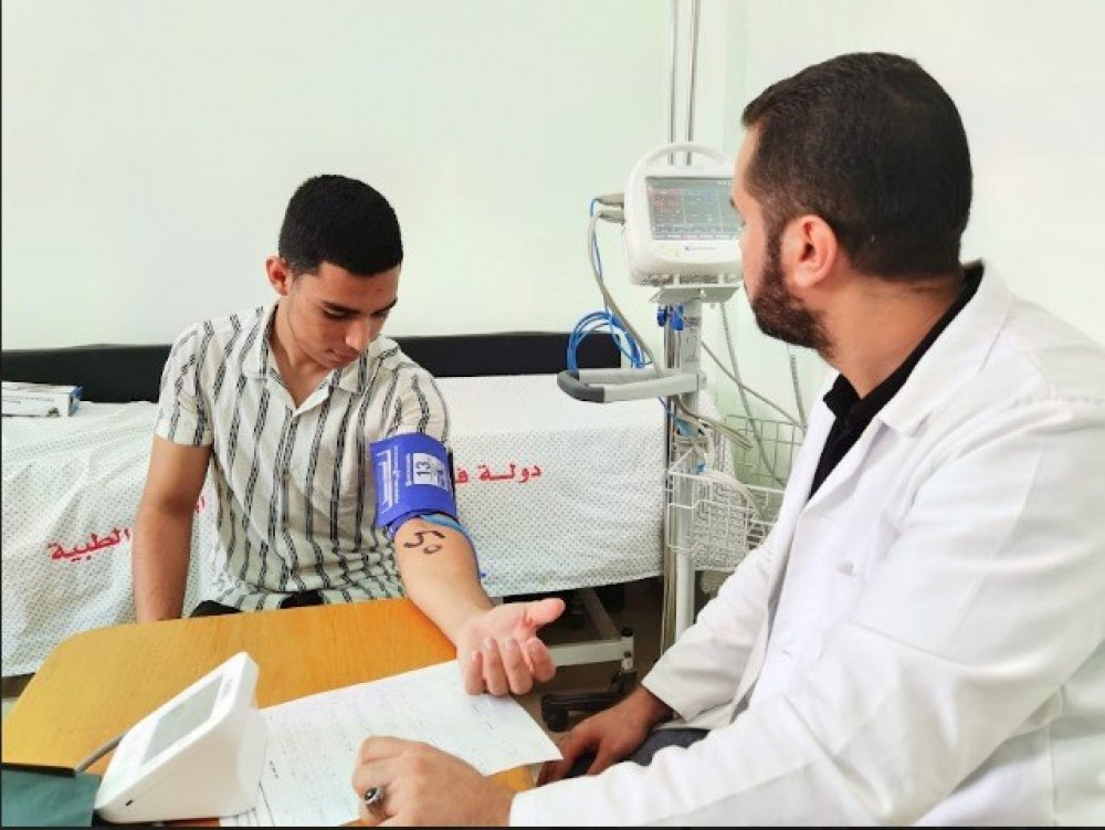 الخدمات الطبية تُجري الفحص الطبي للطلبة المرشحين لكلية الرباط