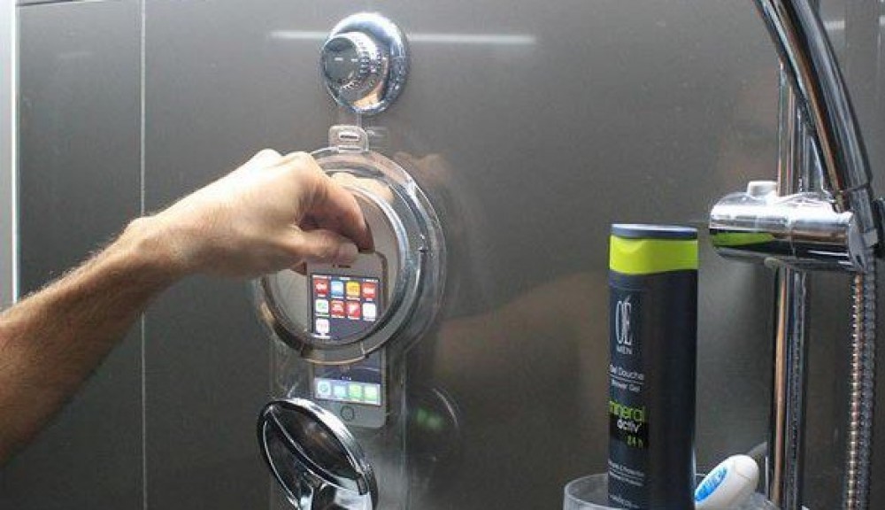 smartphone-shower