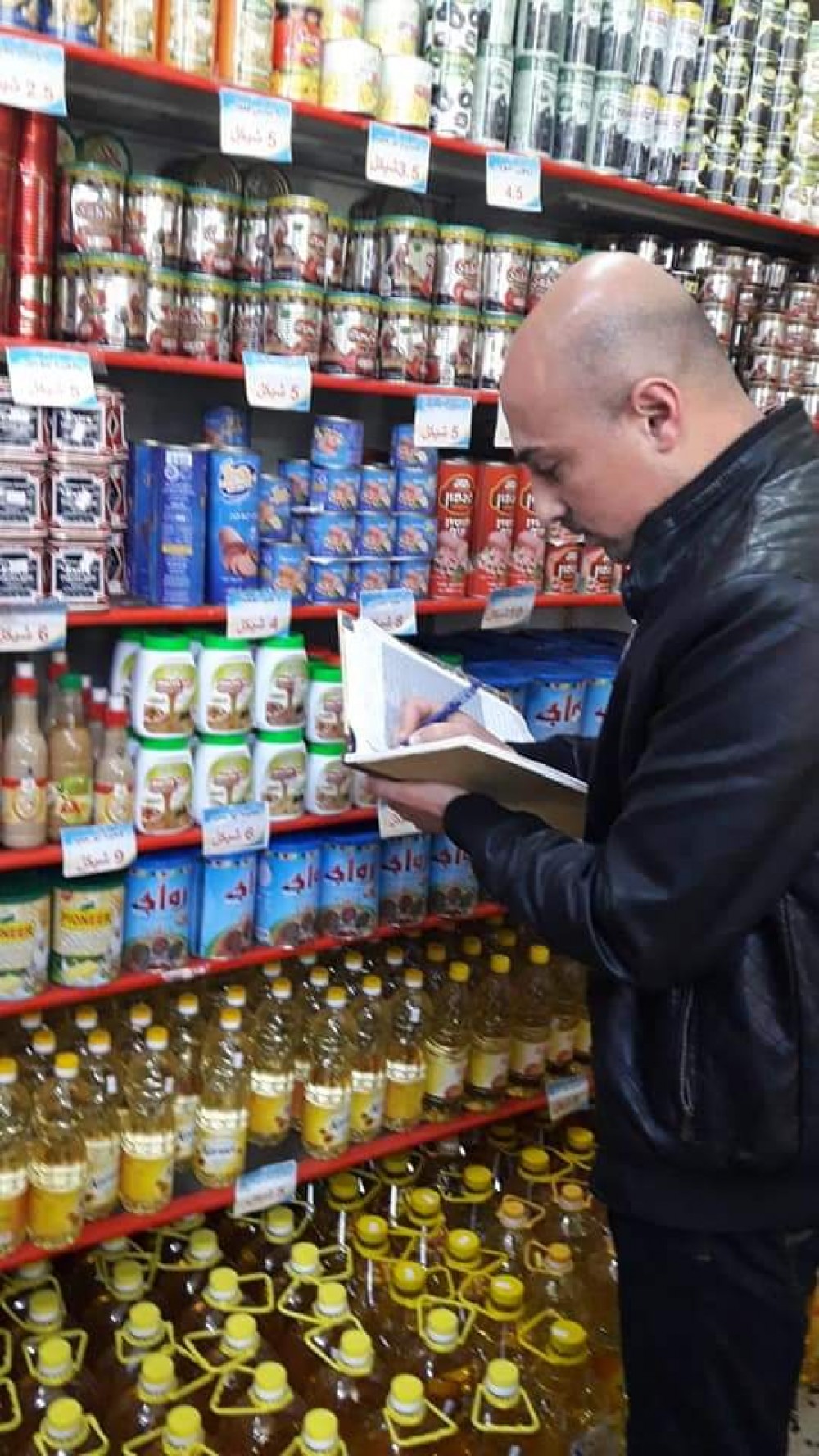 التنمية الاجتماعية  تتفقد المحلات المشاركة في مشروع القسائم الشرائية 