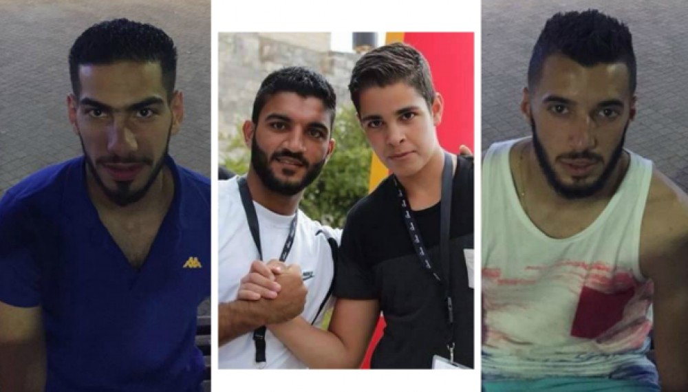 صورة تجمع الشبان الأربعة