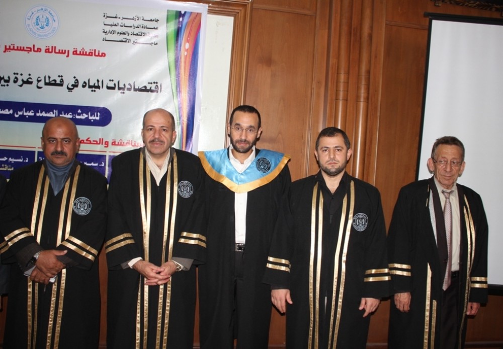 الطالب عبد الصمد ماضي وحصوله على درجة الماجستير 