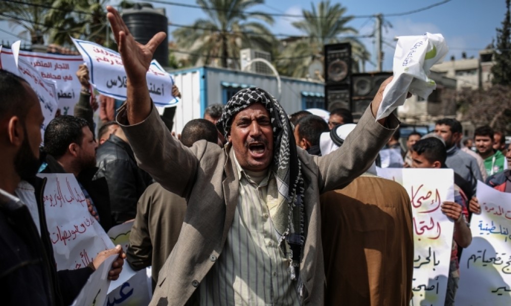أحد تجار قطاع غزة يخرج عن صمته نتيجة الوضع الاقتصادي المتدهور