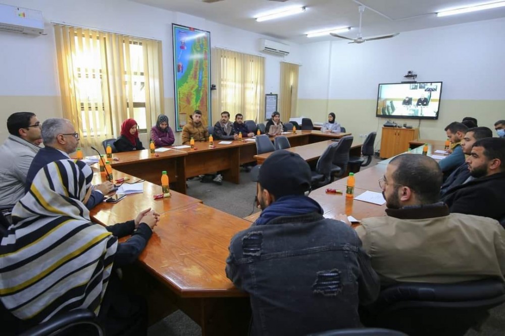 التعليم تنظم لقاء إرشادياً للطلبة الحاصلين على منحة الجزائر للدراسات العليا 