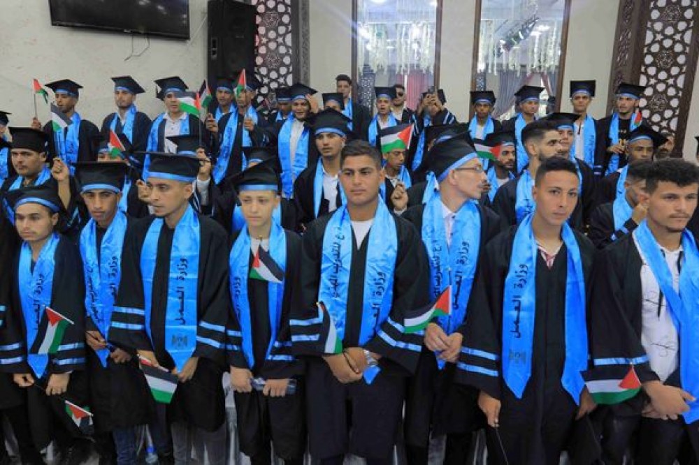 العمل تحتفل بتخريج متدربي مركز تدريب مهني الشمال