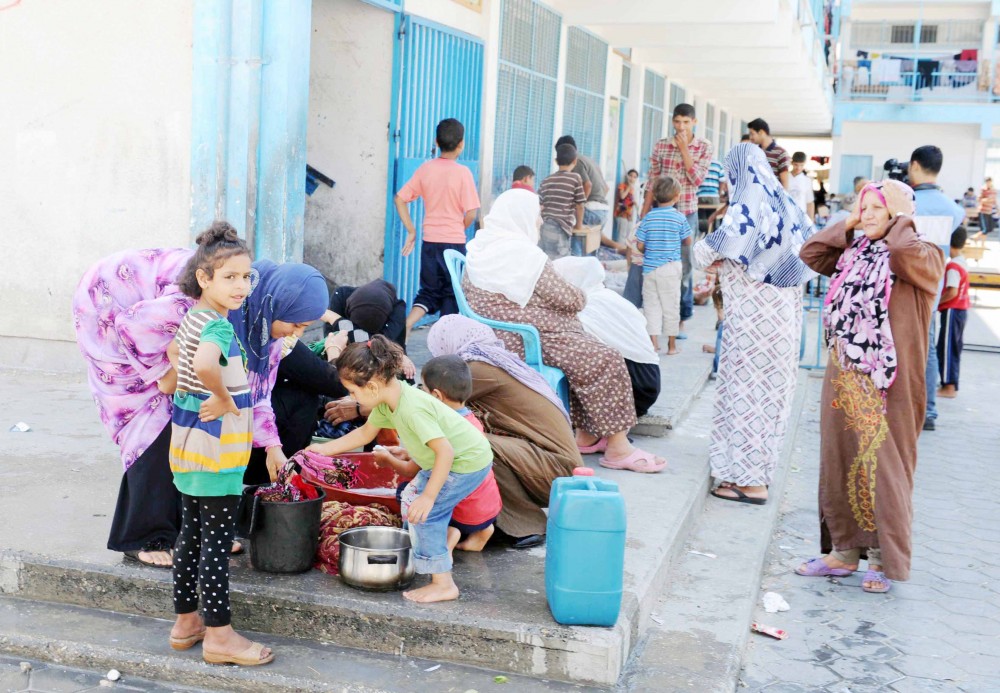 نازحون بمراكز إيواء تابعة للأونروا يعيشون أوضاعا صعبة 