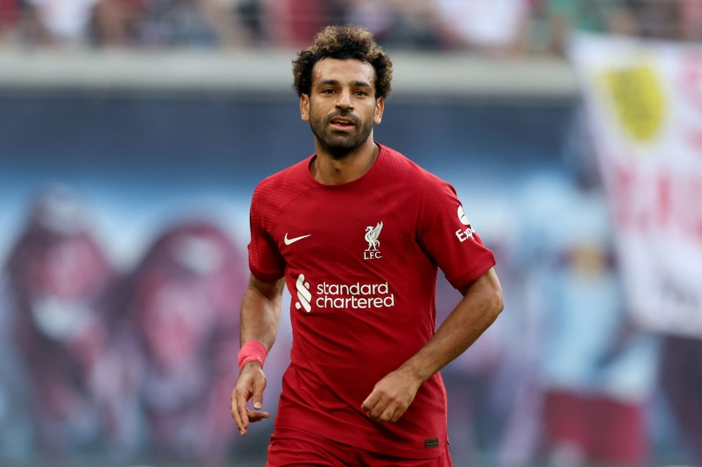 محمد صلاح يتسلم جائزة قديمة