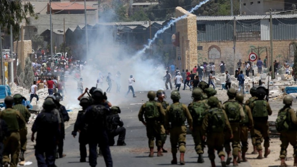 الاحتلال يواصل قمع الفلسطينيين والتضيق عليهم بالضفة الغربية