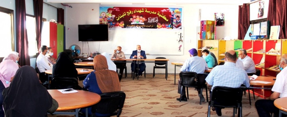  التعليم في رفح يناقش ترتيبات المرحلة الثانية من العودة الآمنة للدراسة