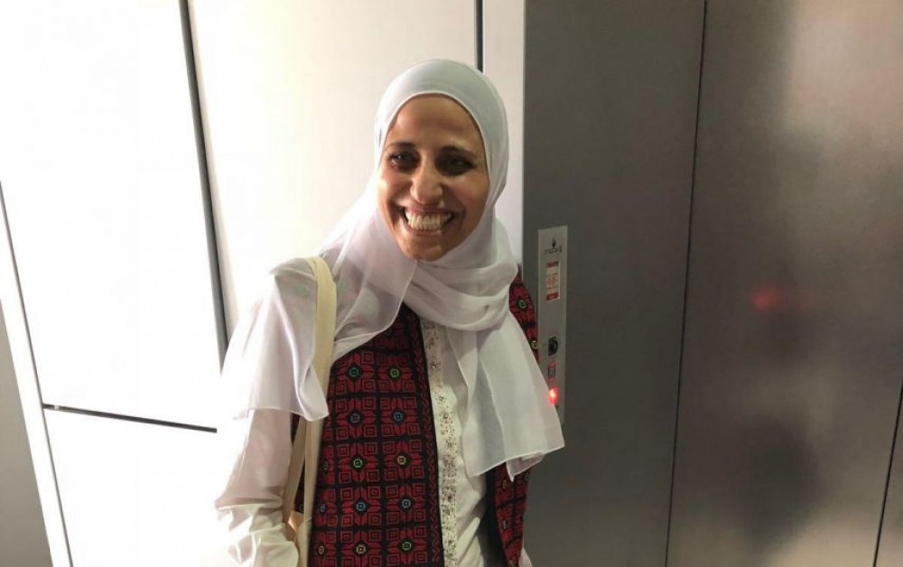 الشاعرة دارين طاطور 