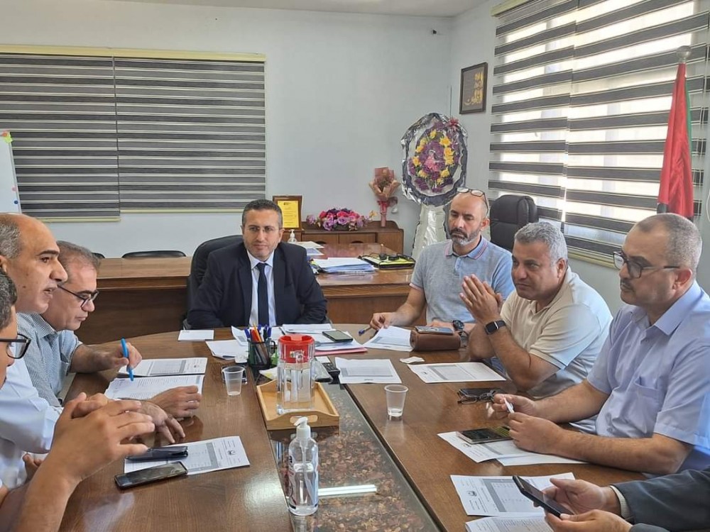 مدير عام المستشفيات يناقش آليات تنظيم  خدمة الجراحة