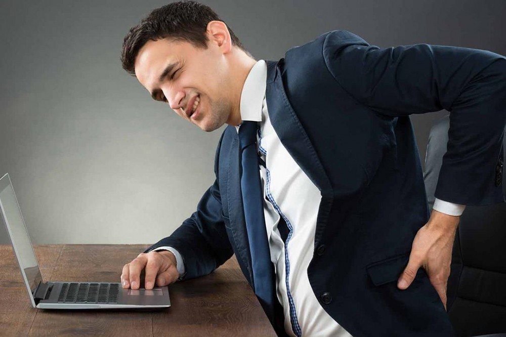 تعرف على أضرار الجلوس لساعات طويلة.. كيف تتجنب الأضرار؟