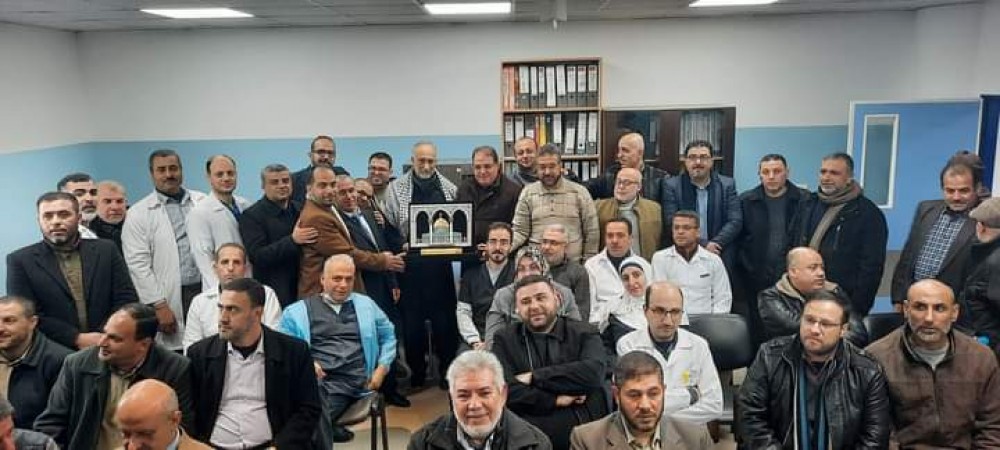 مستشفى الأندونيسي يكرم الدكتور شوقي سالم لبلوغه سن العطاء