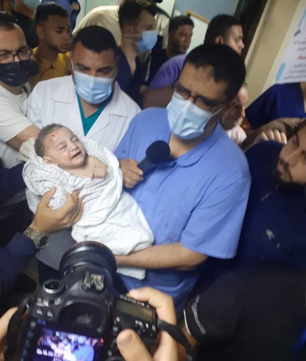 الطفل الوحيد الناجي من المجزرة 