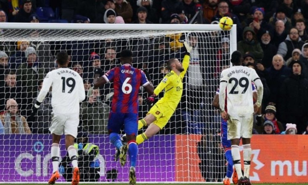 كريستال بالاس يعرقل انتفاضة مانشستر يونايتد ويحرمه من الوصافة “المؤقتة” للدوري الإنكليزي