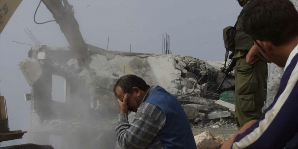 جرافات الاحتلال تهدم منزلا بالقدس 