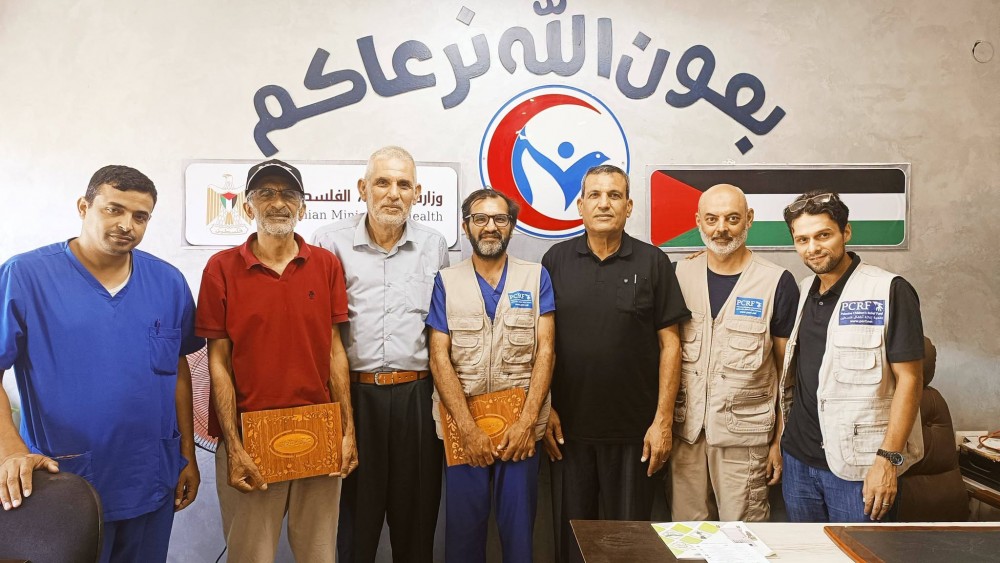  مجمع ناصر الطبي يُكرّم وفدين طبيين من PCRF وGODA