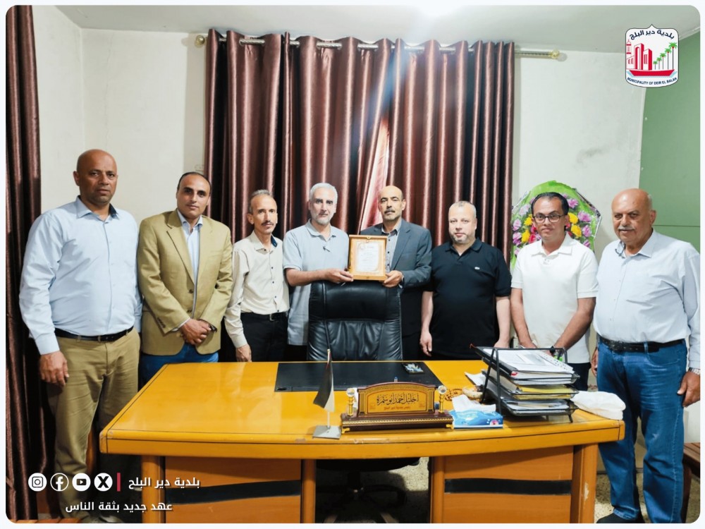 بلدية دير البلح ومستشفى شهداء الأقصى يبحثان تطوير الخدمات