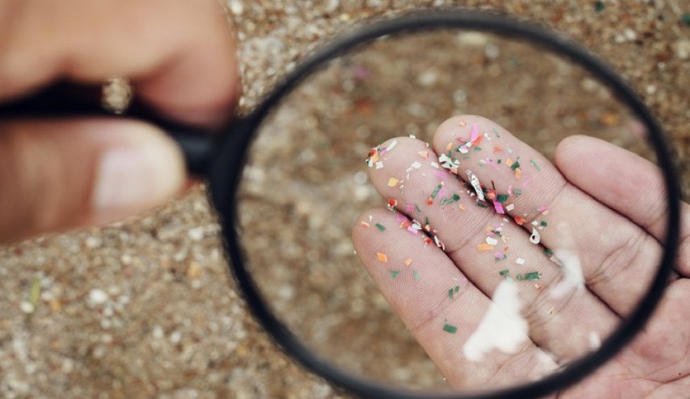 دراسة مثيرة للقلق حول مواد بلاستيكية دقيقة تنتشر في جسم الانسان