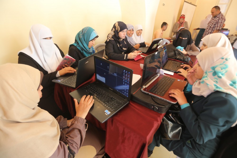 نشطاء خلال حملة بذكرة النكبة 