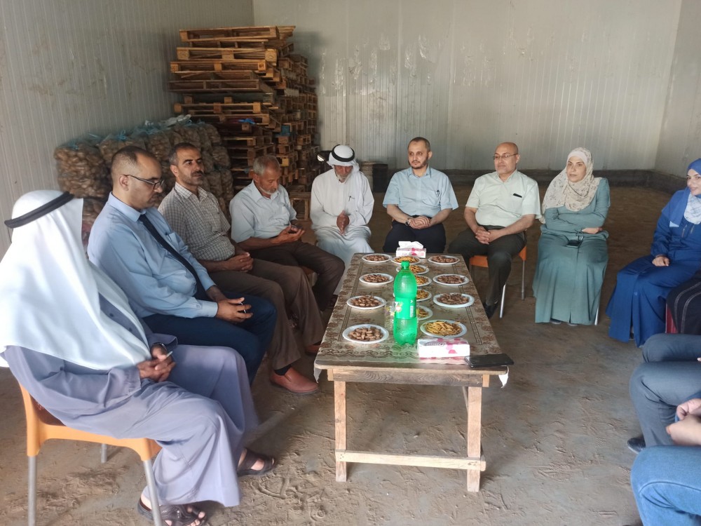 الغصين  يناقش عدة ملفات مع الجمعية التعاونية الزراعية بخانيونس