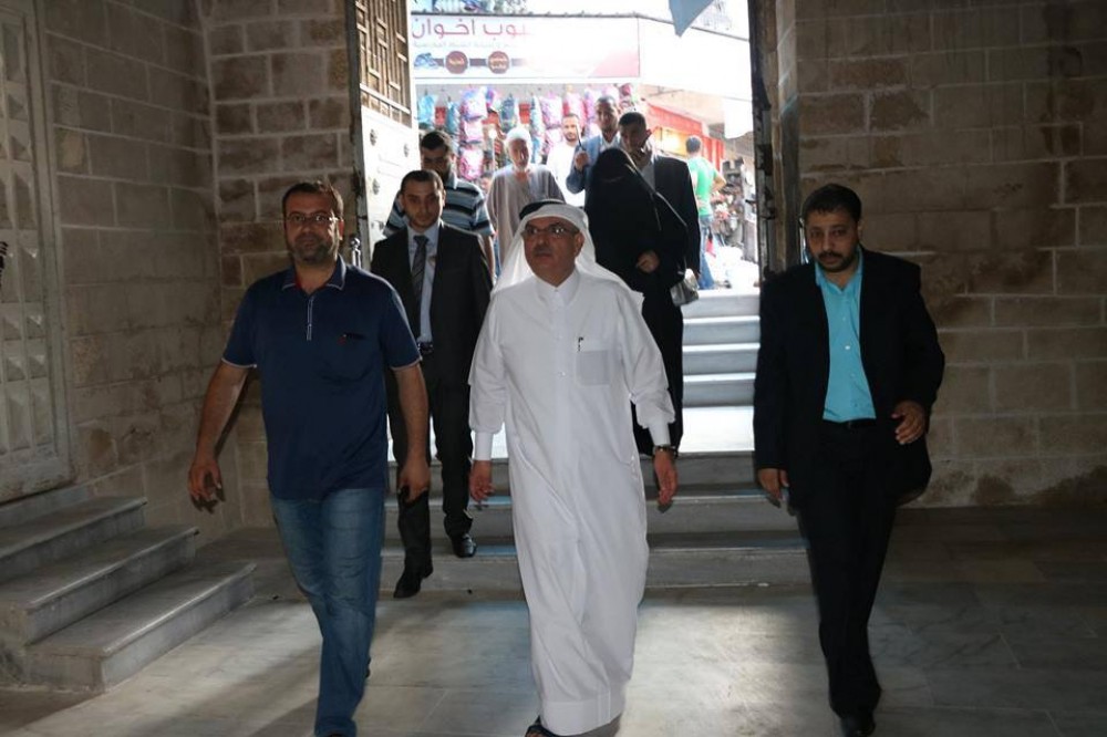 السفير العمادي في المسجد العمري