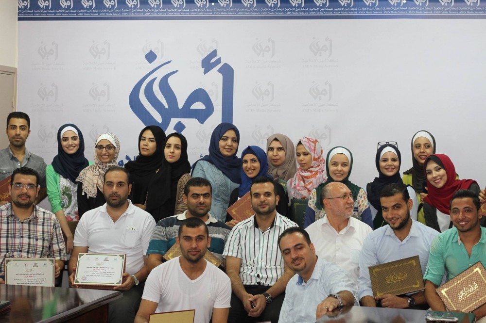  مركز الوفاء يكرم نشطاء الاعلام الاجتماعي في حملة 