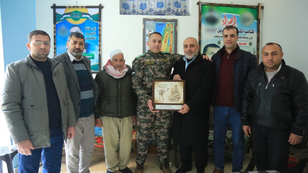وزارة الأسرى تقدم التهاني بالإفراج عن أسيرين محررين من سجون الاحتلال
