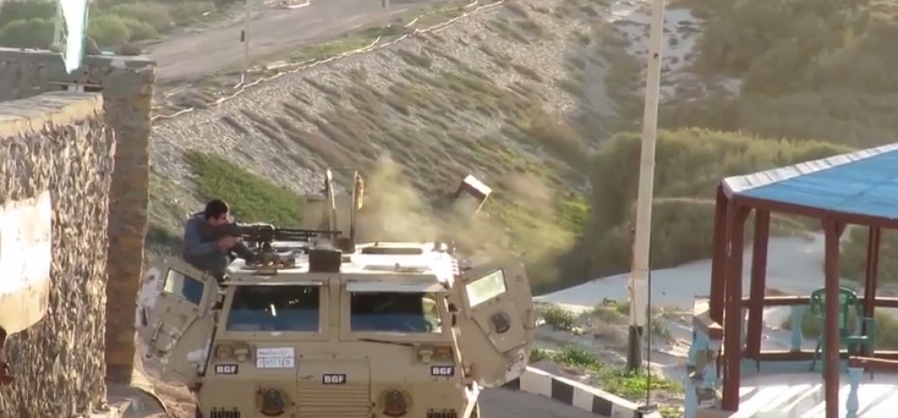 لحظة إطلاق الجنود المصريين النار على الفتى مقداد 