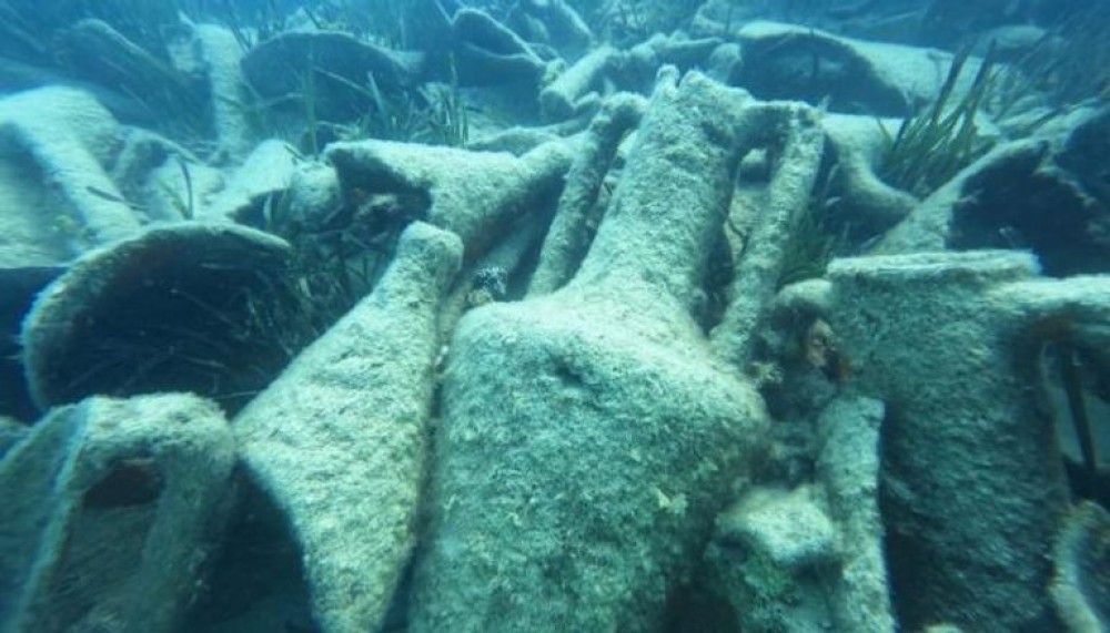 اكتشاف سفينة غارقة في مصر تعود للقرن الثالث قبل الميلاد.. 