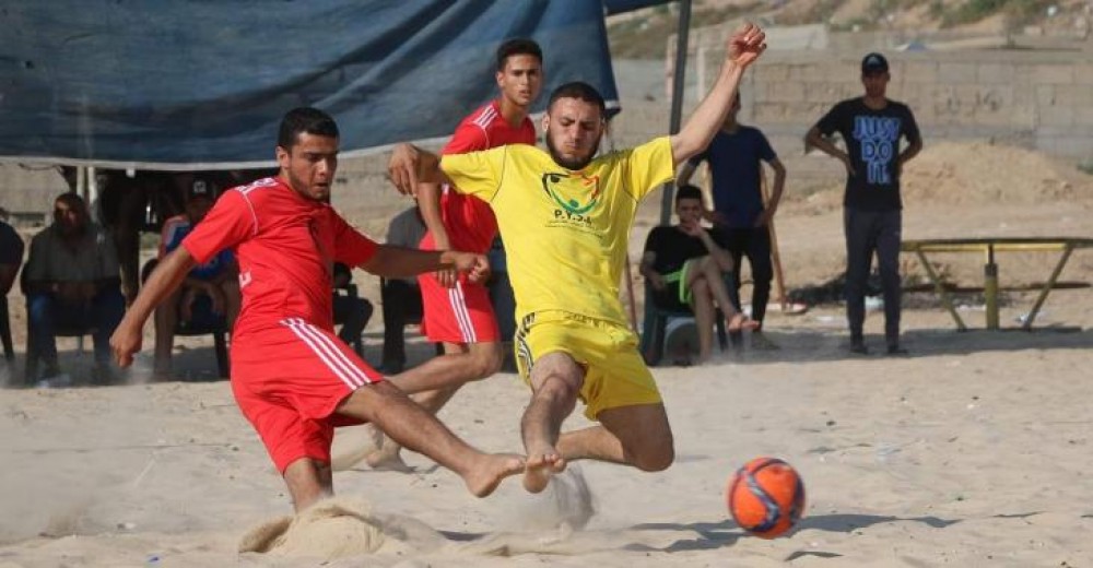 الثوار والنشامى يكملان عقد الفرق المتأهلة لنصف نهائي دوري كرة القدم الشاطئية