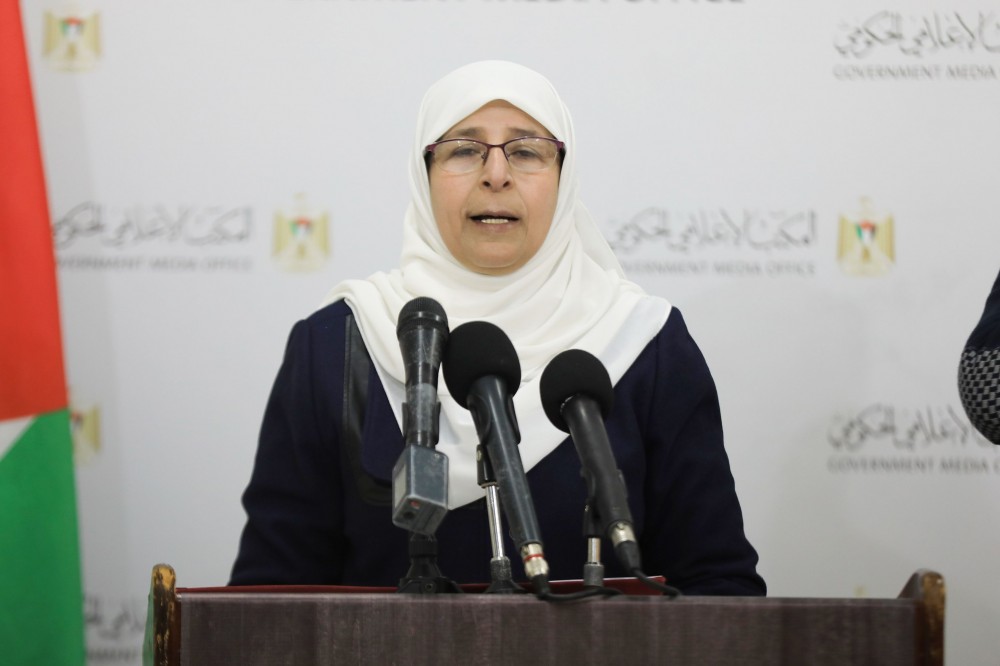 وكيل وزارة شؤون المرأة أميرة هارون خلال اللقاء 