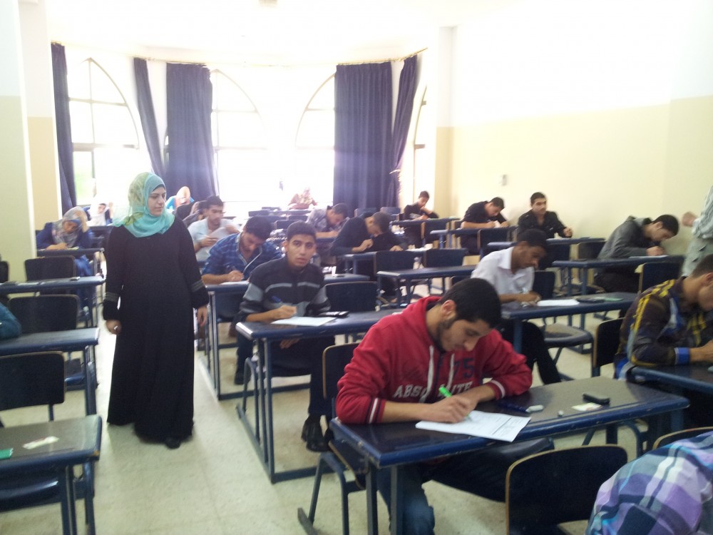 كلية مجتمع الأقصى تُنهي امتحاناتها النهائية للفصل الأول- صورة من الارشيف