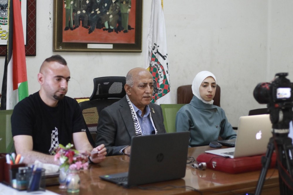 رئيس بلدية غزة يشارك في مؤتمر صحفي بجنيف