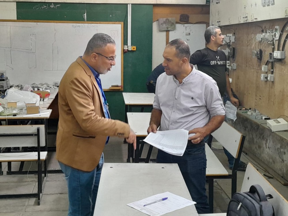 وزارة العمل تتفقد  الامتحانات العملية  من الإجازة المهنية