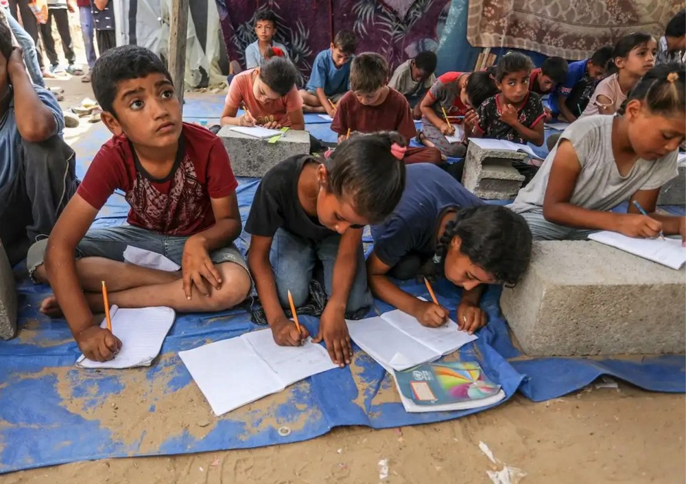 أزمة التعليم في غزة: اكتظاظ خانق ومطالبات عاجلة بتدخل دولي