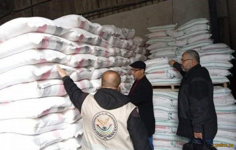 مبـاحث التموين تضبط مواد غذائية فاسدة بخان يونس والوسطى