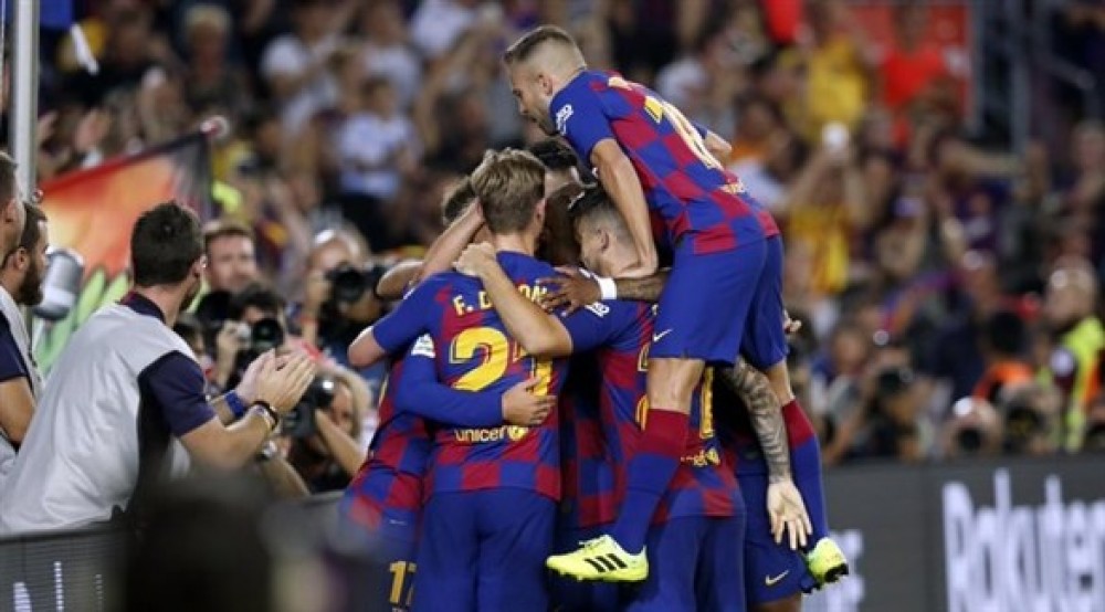 برشلونة يتفوق على ريال مدريد في ماراثون الانتقالات