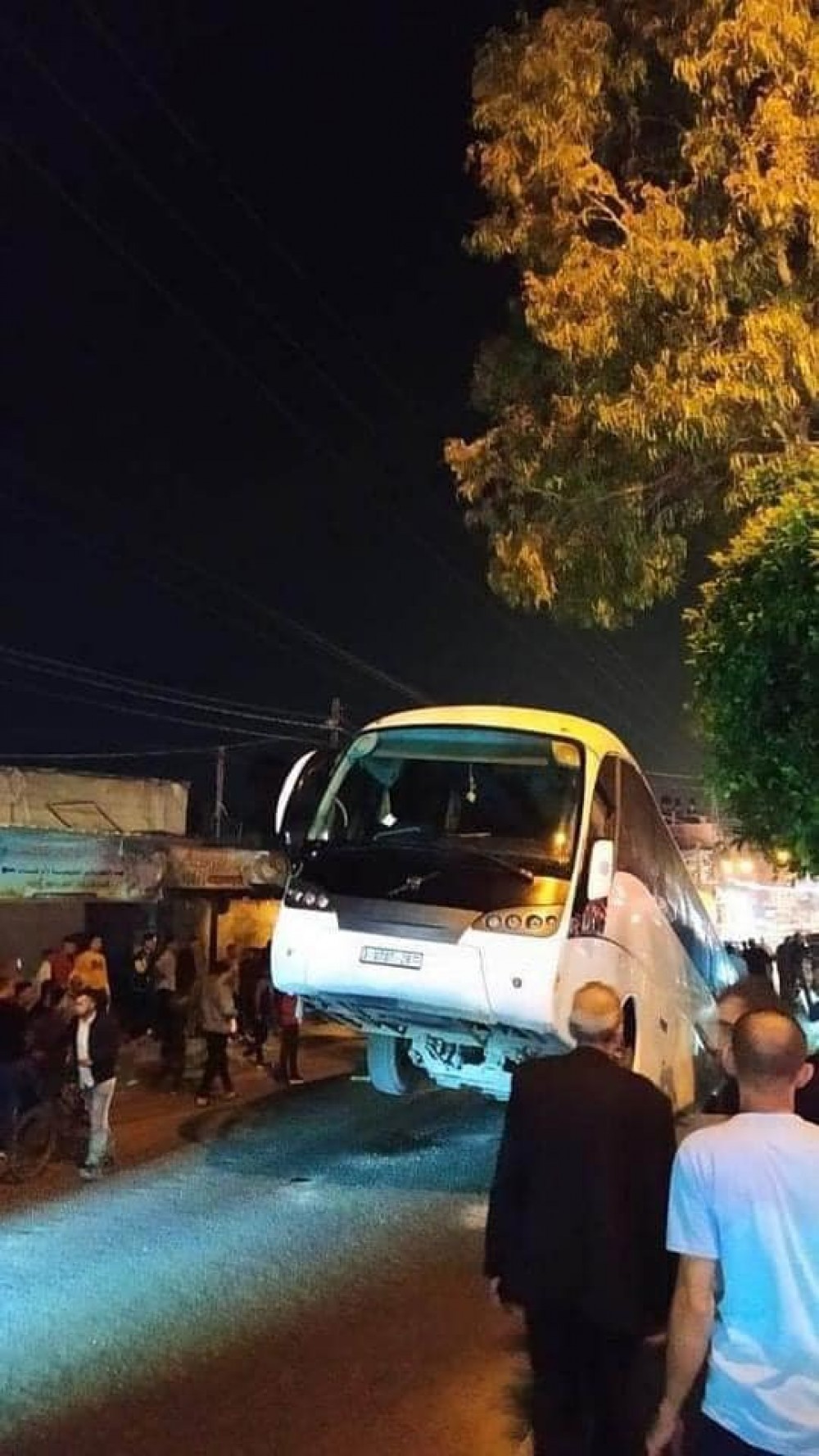المرور: جهود لإعادة فتح طريق صلاح الدين بسبب حادث ذاتي بغزة