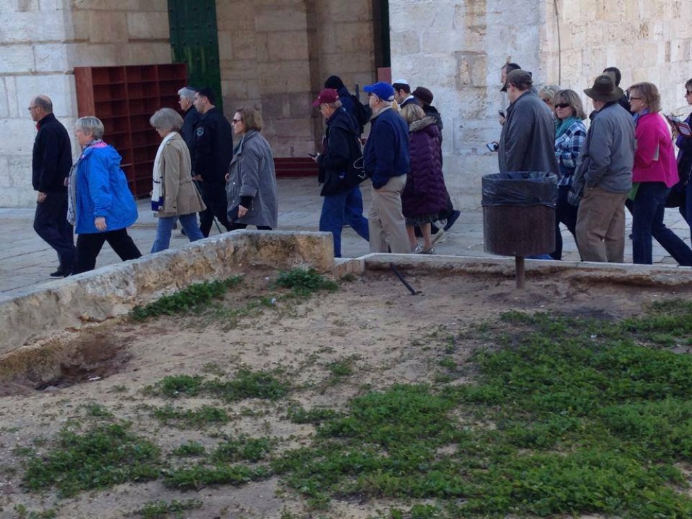 اقتحام المستوطنين لباحات المسجد