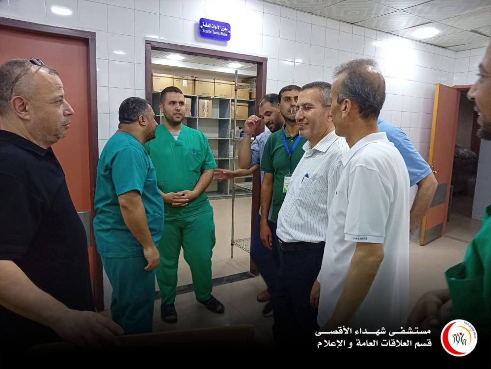 مدير عام المستشفيات يتفقد مشروع ترميم أقسام الولادة  بمستشفى شهداء الأقصى