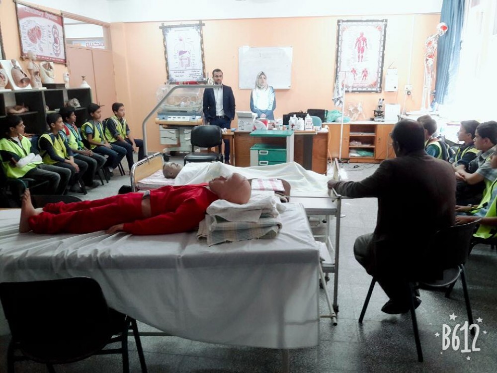 كلية فلسطين للتمريض تعقد محاضرة تثقيفية عن الاسعاف الأولي