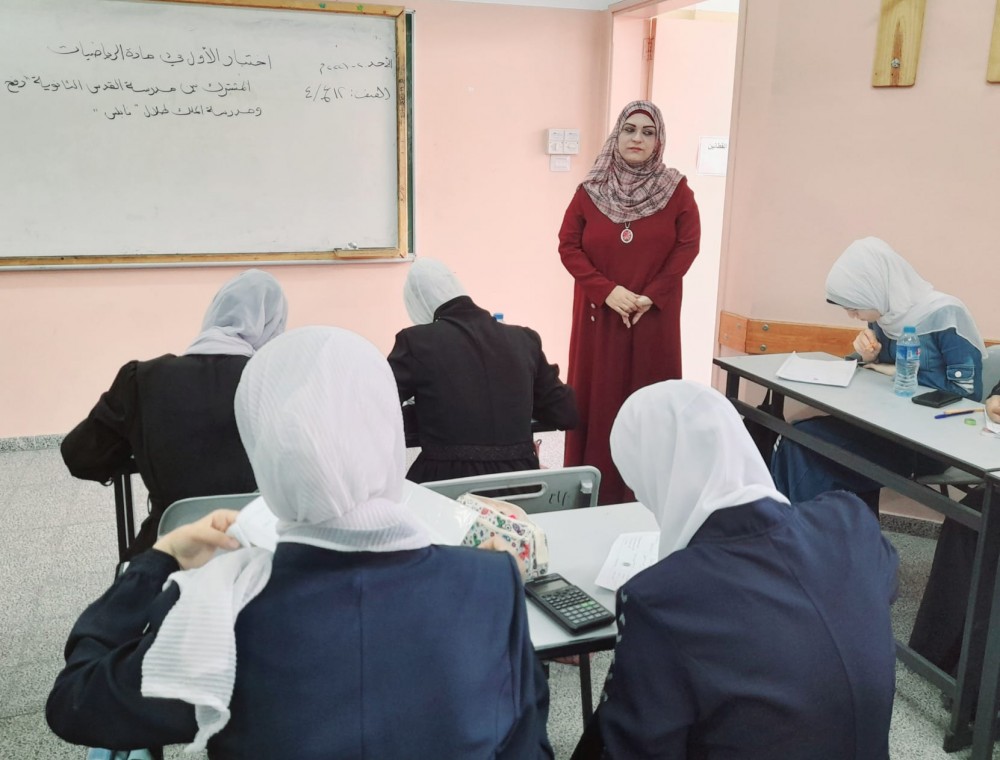 مدرسة القدس الثانوية للبنات تعقد امتحان رياضيات مشترك بين رفح ونابلس