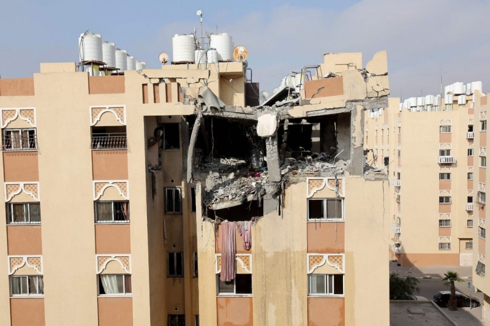 الأشغال: العمارة المستهدفة في مدينة حمد تحتاج إلى تدعيم عاجل