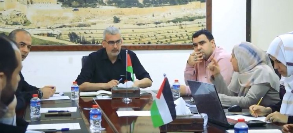 الأشغال تُكرم موظفًا لمساهمته في تطوير العمل داخل الوزارة 