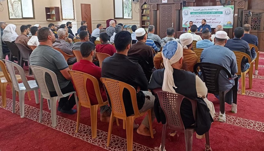 أوقاف الوسطى تبحث آليات تطوير عمل المساجد 