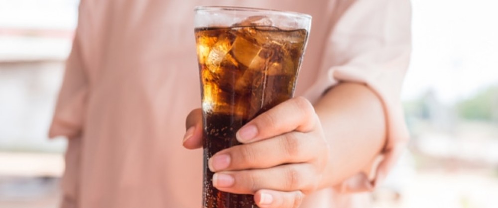 الإفراط فى المشروبات الغازية أثناء الحمل يضر بالجنين.. اعرفى الأسباب