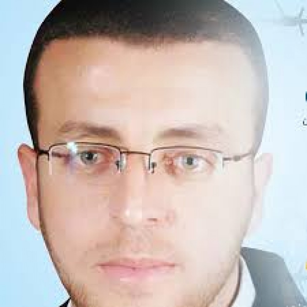 الأسير الصحفي المضرب عن الطعم محمد القيق 