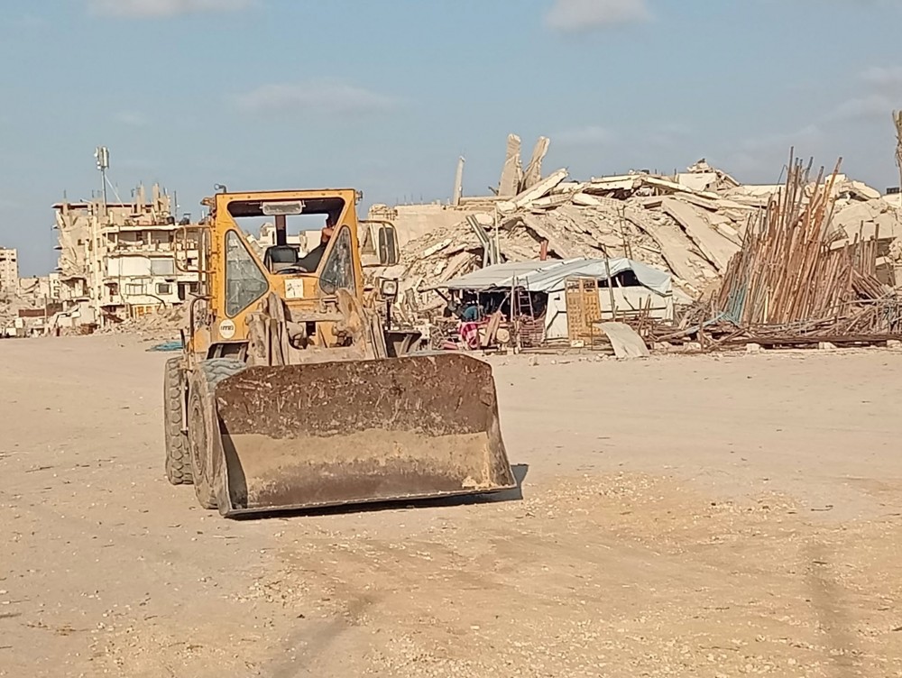  الأشغال تنفذ أعمال صيانة وتأهيل لشارع الرشيد الساحلي