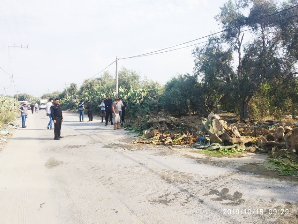 بلدية بيت لاهيا تزيل التعديات على شارع البحر 