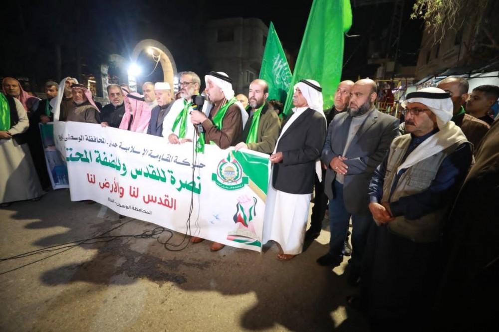 حماس تنظم وقفة جماهيرية نصرة للضفة والقدس في البريج وسط القطاع